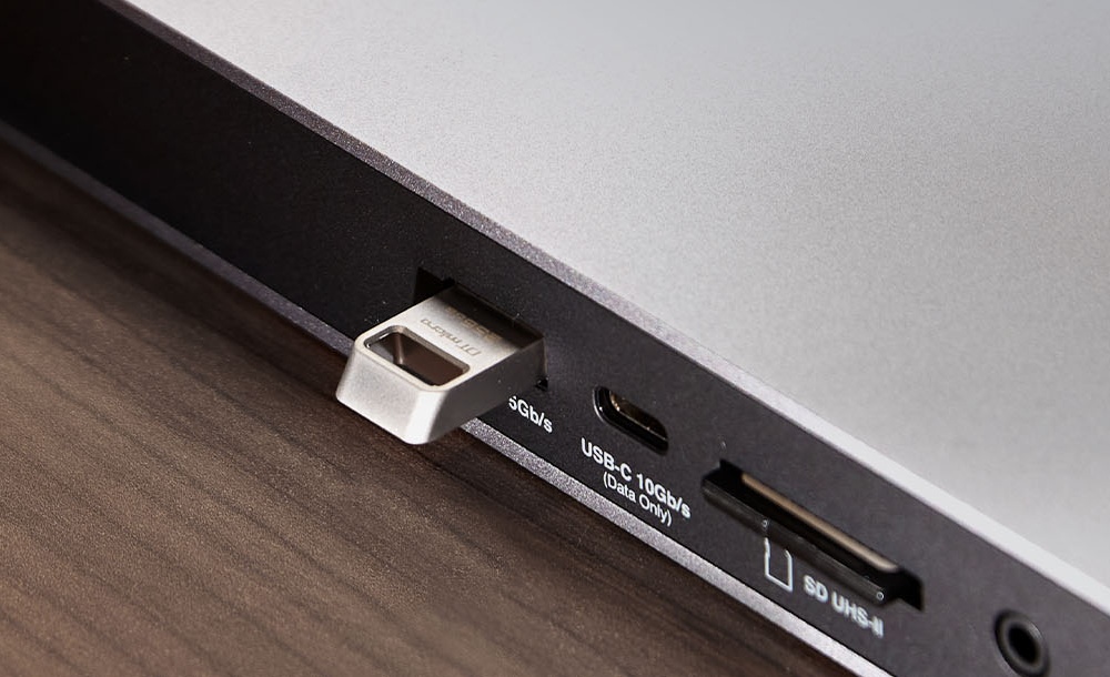Memoria Flash Kingston 128GB DataTraveler Micro Unidad Flash USB Ultrapequeño con Metal Premium